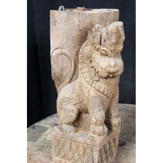 Antique chariot piece Lion
